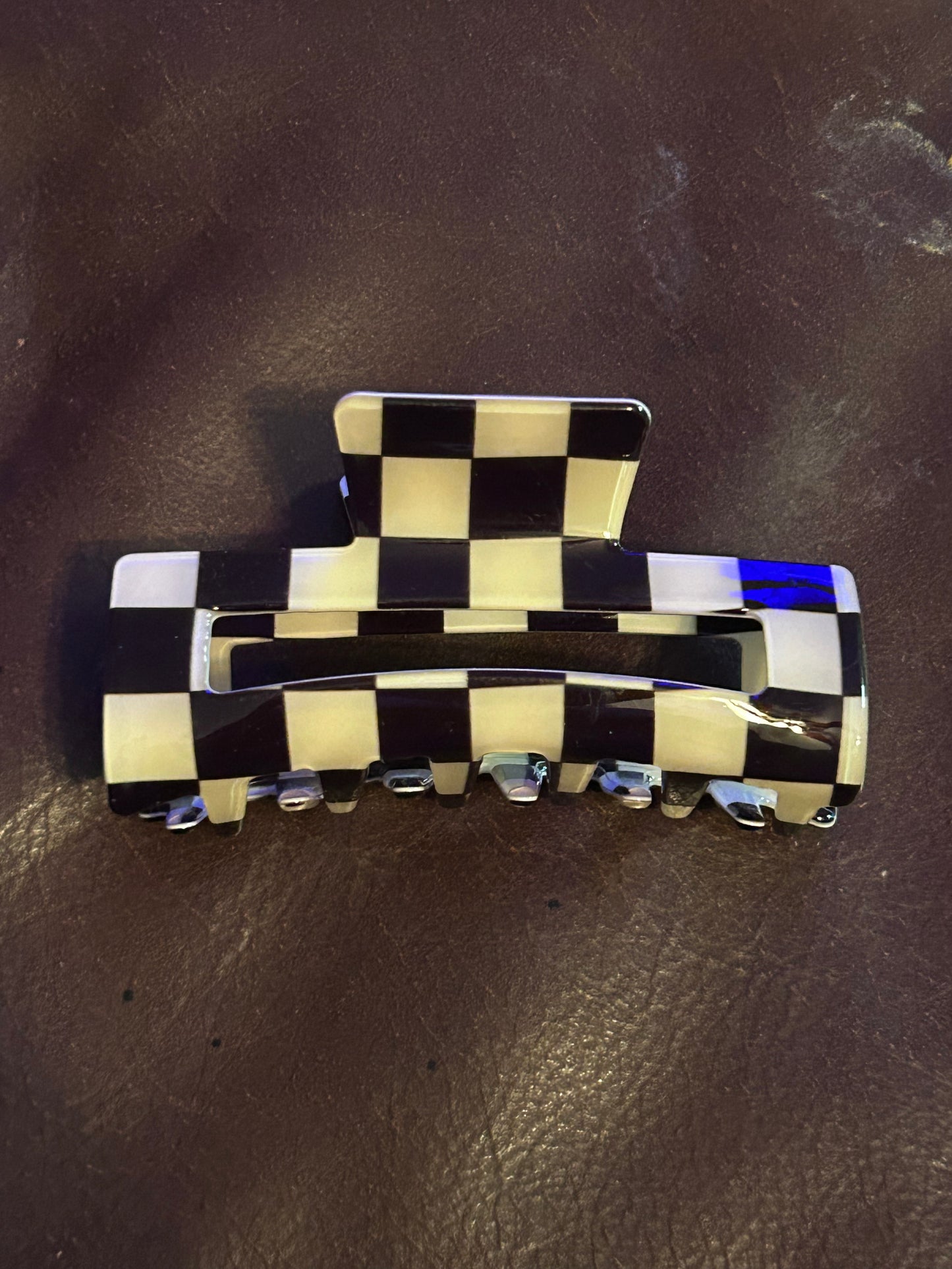 Cream-black checkered claw clip